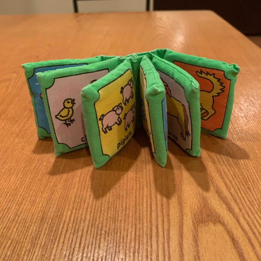 2/$5📙Little Simon farm book